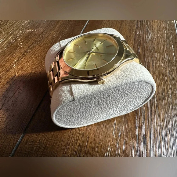 Michael Kors Slim runway watch - Picture 3 of 12